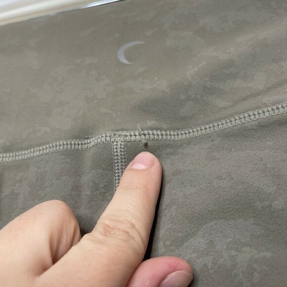 Zyia Active Sage Green Camo Print 22” Leggings Size 12 - Picture 4 of 7